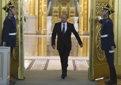 El presidente ruso, Vladimir Putin, momentos antes de ofrecer unas declaraciones sobre Crimea en Moscú (Rusia).