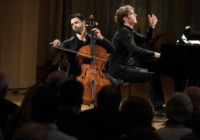 Pablo Ferrández y Luis del Valle durante su recital en la Lukaskirche.