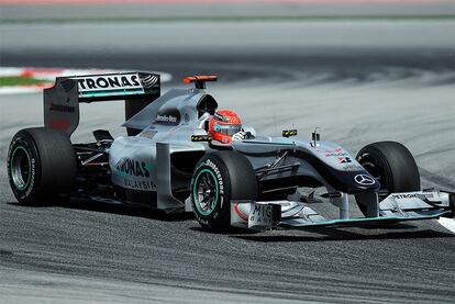 Michael Schumacher consigue el quinto lugar en los entrenamientos libres de Malaisia.