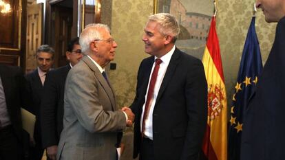 El entonces titular de Exteriores Josep Borrell y el ministro británico para el Brexit, Steve Barclay, durante un encuentro en septiembre.