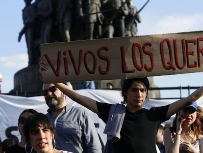 Protesto em Guadalajara pelos três estudantes