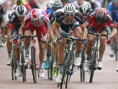Kittel se lanza a por la victoria.
