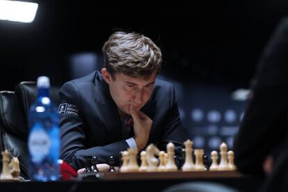 Serguéi Kariakin, durante una de las partidas del Mundial contra Carlsen en Nueva York, 2016