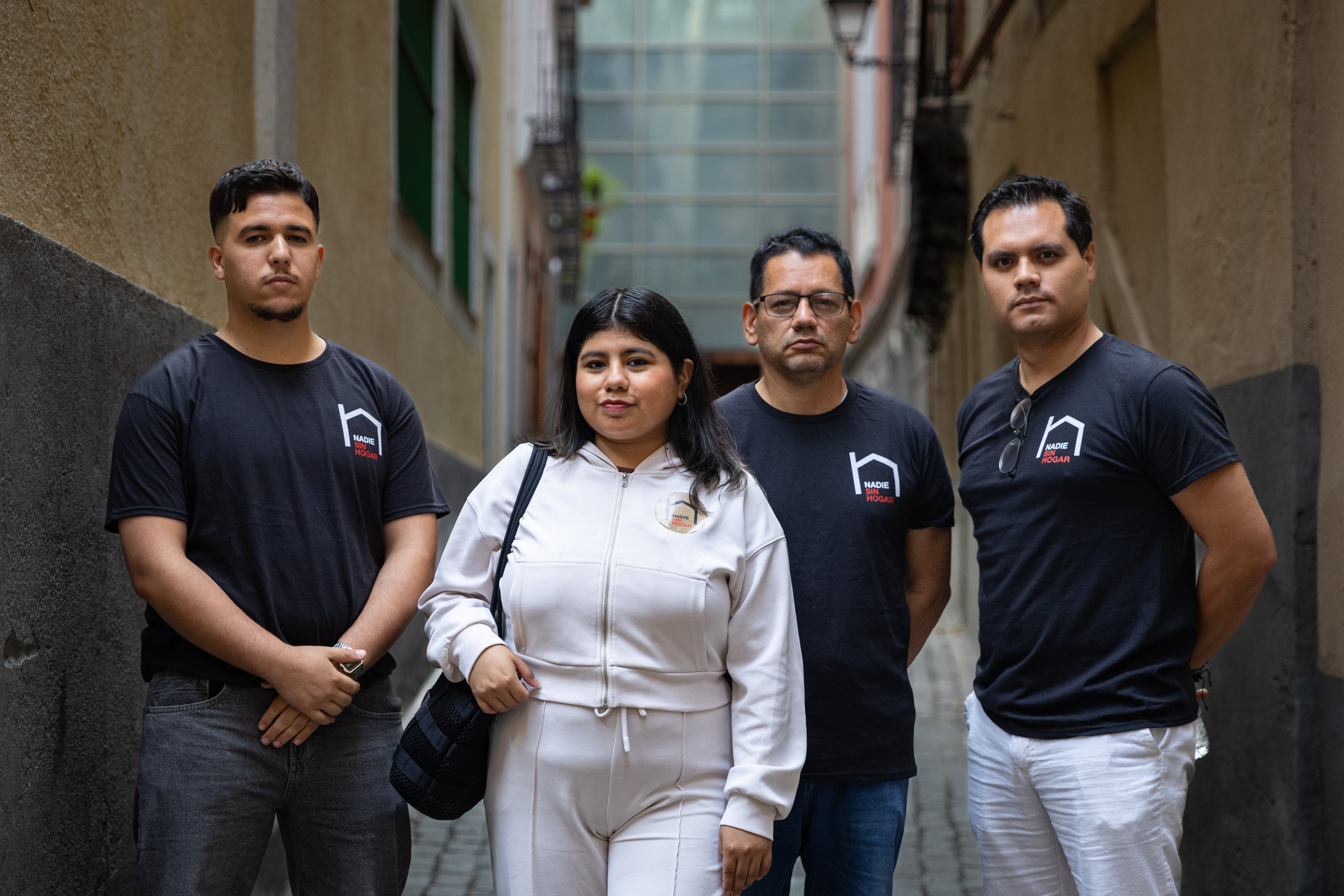 De izquierda a derecha: Ajuub ,Brigit, Lenin y Edgar, afectados por el sinhogarismo, este jueves en Madrid.