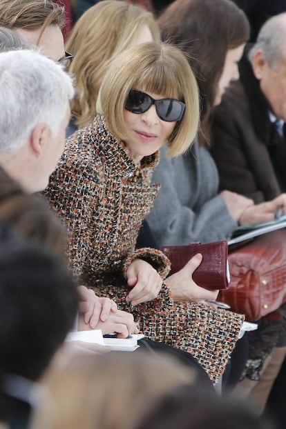 La directora de 'Vogue' USA, Anna Wintour, en la primera fila del desfile de Chanel en París.