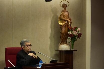 El arzobispo de Valladolid, Luis Argüello, este lunes durante su última plenaria como secretario general de la Conferencia Episcopal Española, en Madrid.