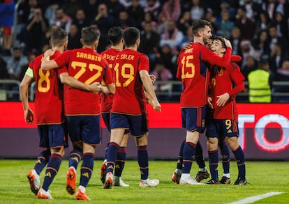 Celebración del gol de Gavi.