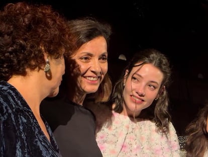 Icíar Bollaín junto a Nevenka Fernández, en el festival de cine de San Sebastián.