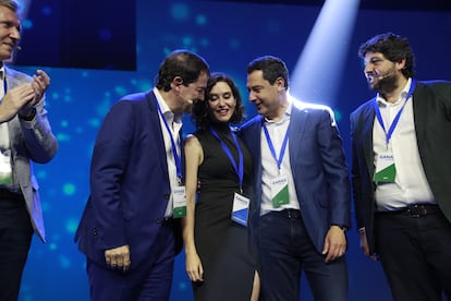 Desde la izquierda, Alfonso Rueda, presidente de la Xunta de Galia; Alfonso Fernández Mañueco, presidente de Castilla y León; Isabel Díaz Ayuso, presidenta de la Comunidad de Madrid; Juan Manuel Moreno, presidente de la Junta de Andalucía, y Fernando López Miras, presidente de Murcia, este viernes.