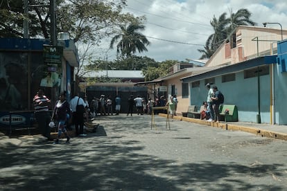 La entrada al hospital Alemán Nicaragüense, uno de los principales centros destinados por el Gobierno de Ortega.