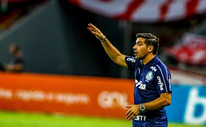 Abel Ferreira, entrenador del Palmeiras, durante un partido de la liga brasileña el pasado 19 de diciembre en Porto Alegre.