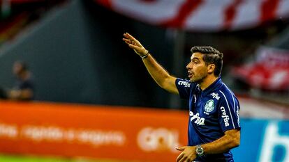 Abel Ferreira, entrenador del Palmeiras, durante un partido de la liga brasileña el pasado 19 de diciembre en Porto Alegre.