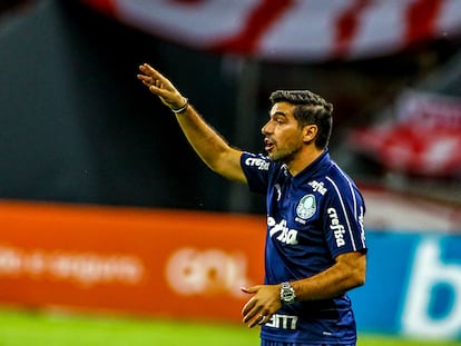 Abel Ferreira, entrenador del Palmeiras, durante un partido de la liga brasileña el pasado 19 de diciembre en Porto Alegre.