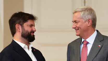 Gabriel Boric y José Antonio Kast en el Palacio Presidencial de La Moneda, el 15 de diciembre de 2025.