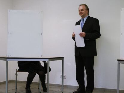 Reiner Haseloff, candidato de la CDU, el partido de Merkel, en las elecciones de Sajonia-Anhalt.