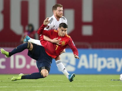 Morata y Zivzivadze, durante el partido.