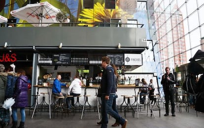 Pintxos 21, uno de los dos restaurantes españoles del Markthal, en Róterdam, el primer mercado cubierto de Holanda.