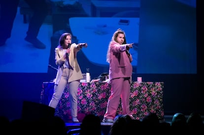 Carolina Iglesias y Victoria Martín, en un momento de su actuación en el teatro Campos Elíseos de Bilbao.