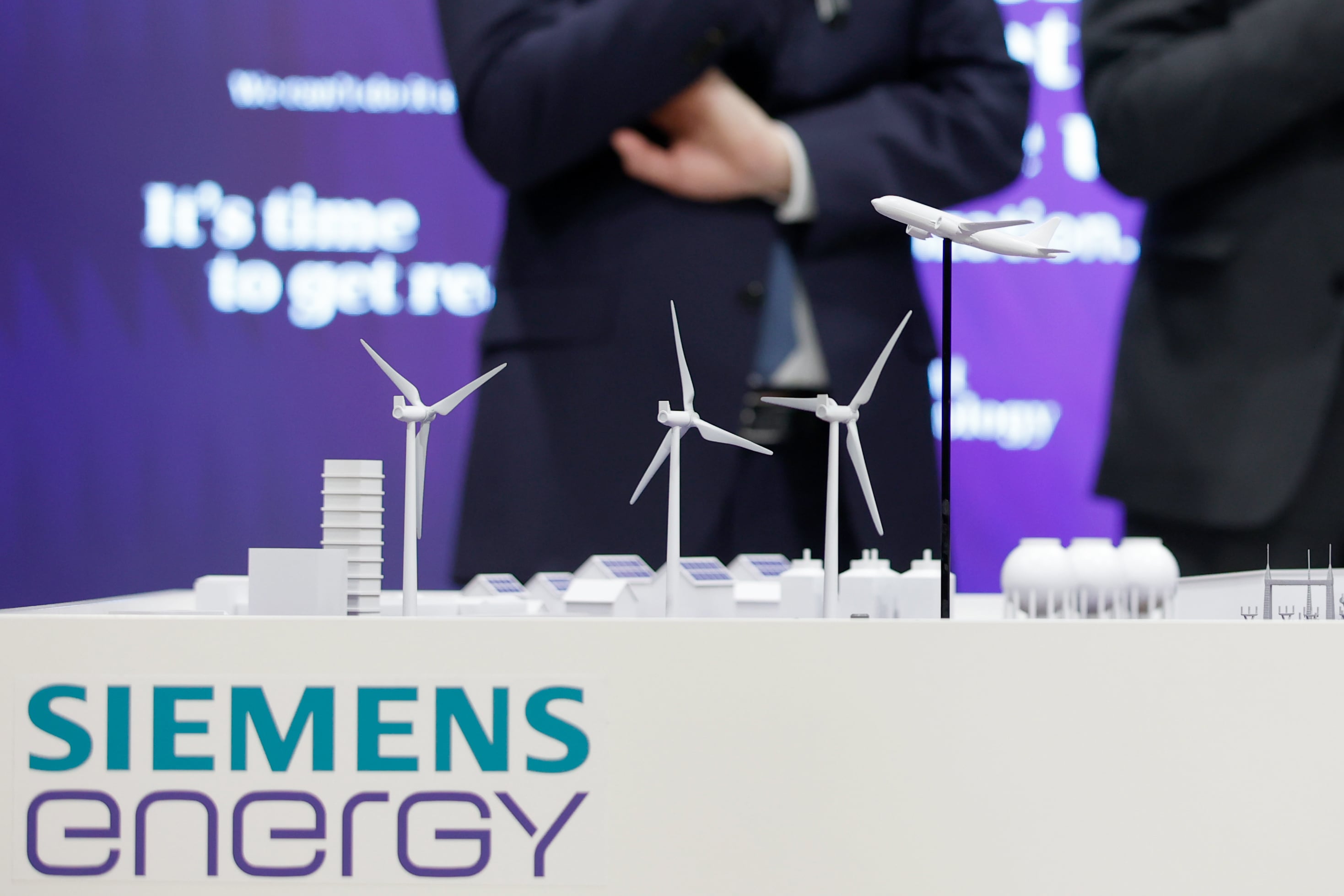 Un stand de Siemens Energy en una feria en Hanover.