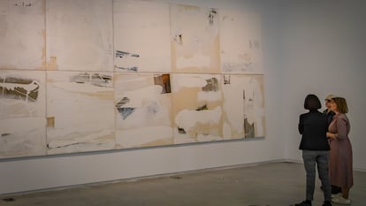 La mostra ‘Sentir Música Callada’, dedicada a Leonardo Escoda, inclou un mural format per 14 obres seves.