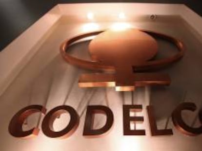 Vista del logotipo de la empresa Codelco (Corporación del Cobre) en su sede de Santiago (Chile). EFE/Archivo