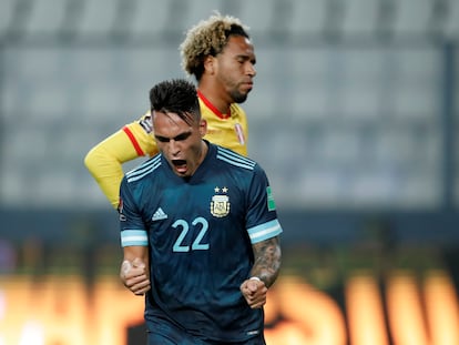 El argentino Lautaro Martínez celebra su gol ante Perú.