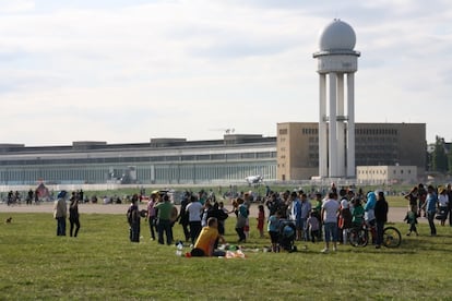 Antiguo aeropuerto de Tempelhof (Berl&iacute;n), hoy convertido en parque p&uacute;blico.