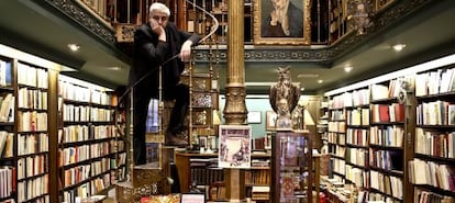 El ilusionista Anthony Blake, en la librería Miguel Miranda de Madrid.