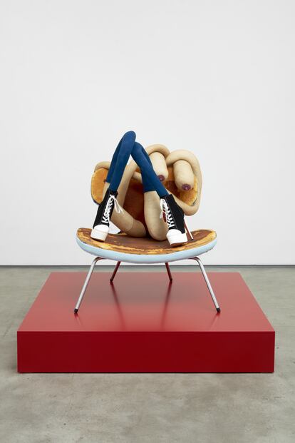 'Cool Chick Baby' (2020), obra de Sarah Lucas. 