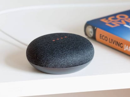 Google Home Mini con asistente virtual.