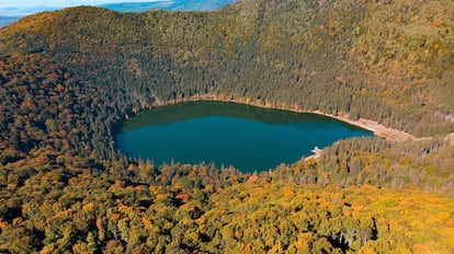 Lago de Santa Ana en Rumanía.