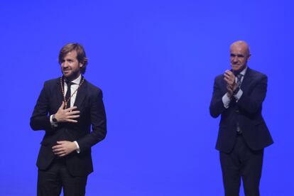 Rosauro Varo, vicepresidente del Grupo Prisa, tras recibir la Medalla de la ciudad de Sevilla.