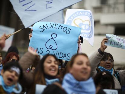 Manifestação contra a descriminalização do aborto na Argentina, nesta quarta-feira em Buenos Aires.