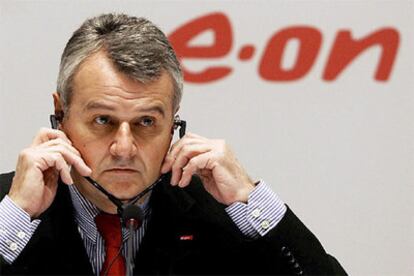 Wulf H. Bernotat, presidente de EON, durante la presentación de los resultados anuales de la empresa alemana.