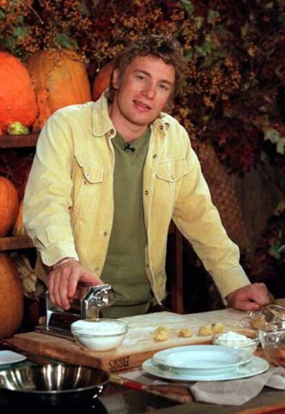 El <i>chef</i> británico Jamie Oliver en una imagen de su serie.