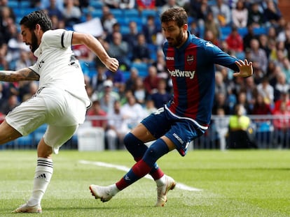 Isco y Campana, durante el partido.