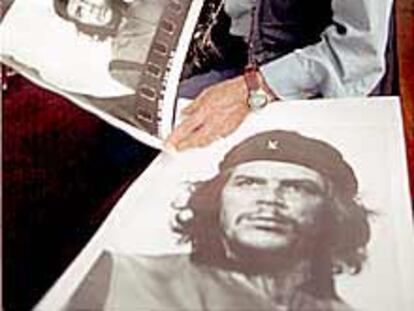 Alberto Díaz 'Korda' autor de la fotografía más célebre del Che Guevara, junto a la cual aparece.