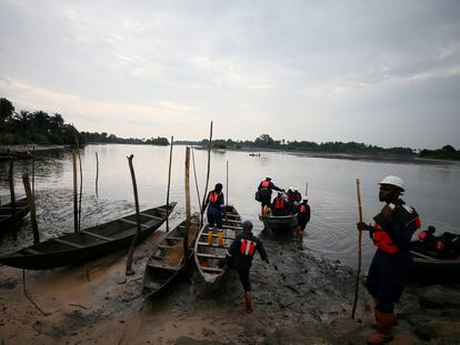 Trabajadores en el Estado de Rivers, en Nigeria, en una imagen de archivo.