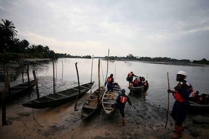 Trabajadores en el Estado de Rivers, en Nigeria, en una imagen de archivo.