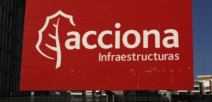 Logotipo de la empresa Acciona en el barrio de Sanchinarro de Madrid.