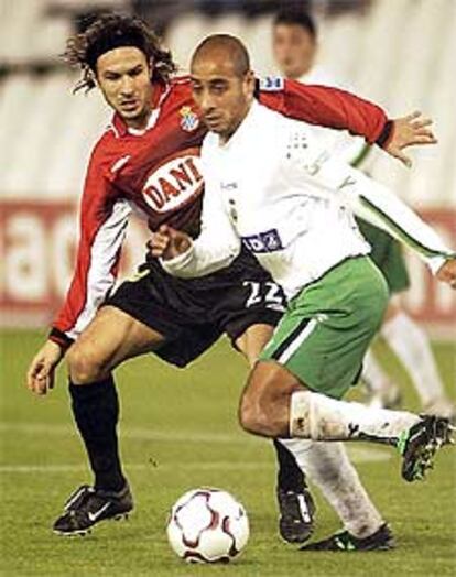 Nafti, junto a Álex Fernández, en un Racing-Espanyol.