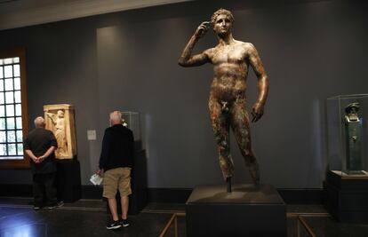 La estatua del 'Atleta Victorioso' en la Villa Getty, de Malibú, California, en 2018.