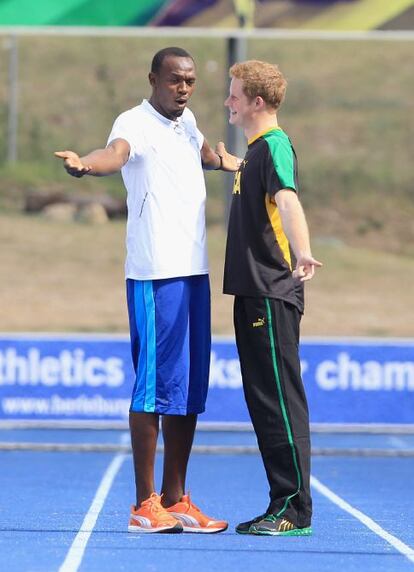 El príncipe Enrique ha compartido sesión de entrenamiento con el plusmarquista Usain Bolt, en Kingston, Jamaica.