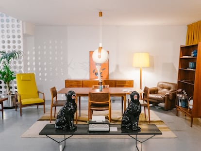 El Recibidor, 'showroom' y tienda de muebles especializado en 'mid-century' en Barcelona.