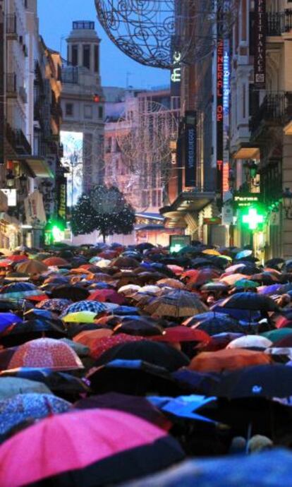 La calle de preciados en Madrid a mediados de diciembre