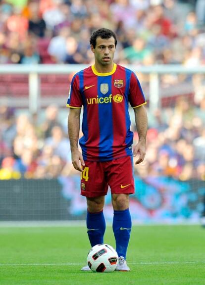 Mascherano durante un partido con el Barcelona.