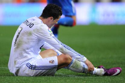 El delantero del Madrid Cristiano Ronaldo durante el derbi contra el Atlético.