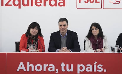 El secretario general de PSOE Pedro Sanchez en la reunion de la Ejecutiva en Ferraz junto a Cristina Narbona y Adriana Lastra. 