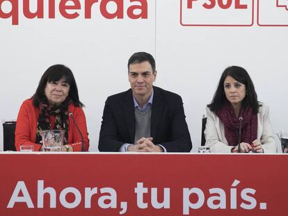 El secretario general de PSOE Pedro Sanchez en la reunion de la Ejecutiva en Ferraz junto a Cristina Narbona y Adriana Lastra. 