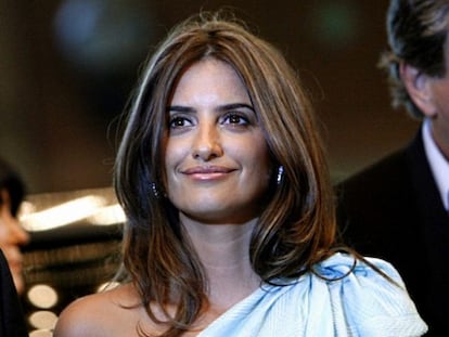 Penélope Cruz ha decidido romper su silencio en el Festival de Toronto, después de que los rumores de embarazo se hicieran cada vez más insistentes en estas últimas semanas. La actriz ha explicado que no está esperando un bebé y que, además, la confusión ha hecho que haya recibido felicitaciones y regalos de amigos que ha tenido que devolver, ha informado el periódico <i>USA Today</i>.